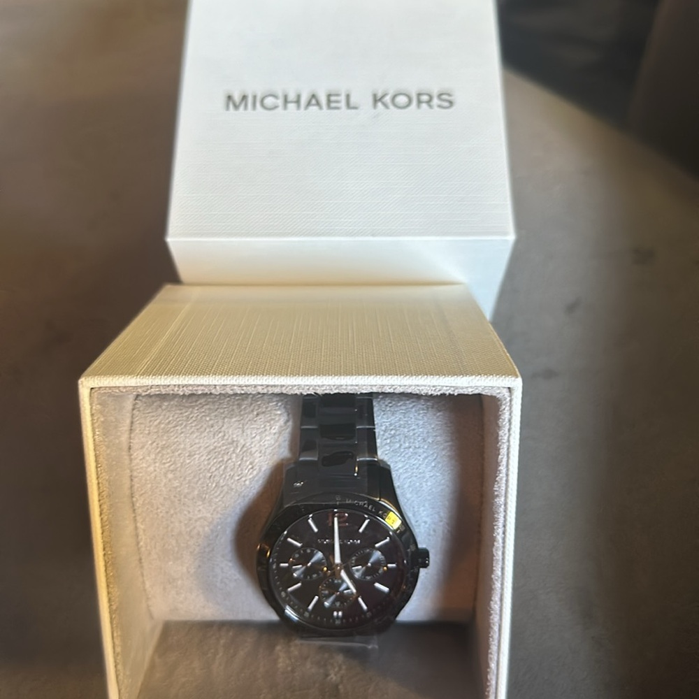 Watch - Picture 2 of 4